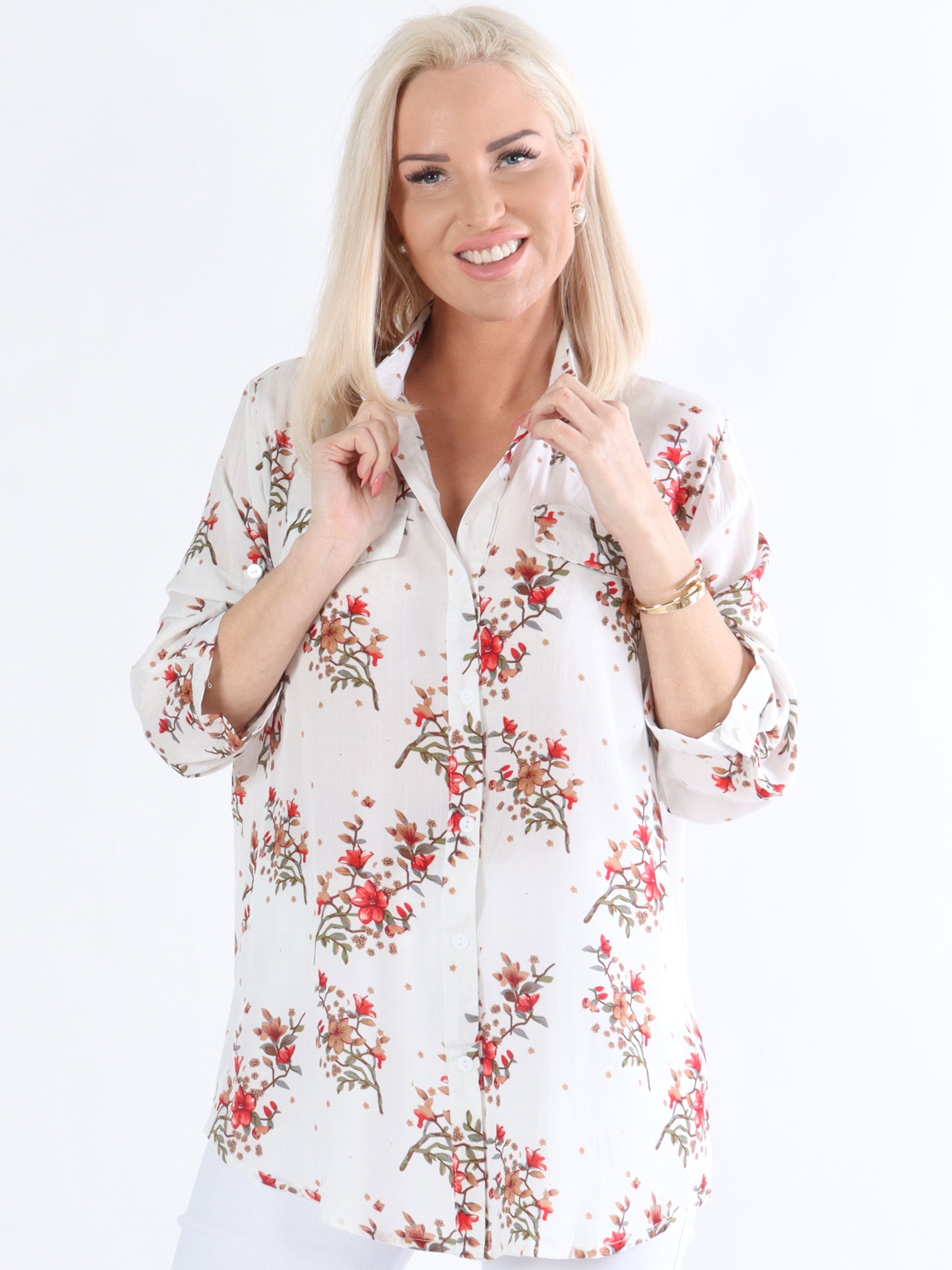 Opal - Sort blomstret skjorte med små stjerner